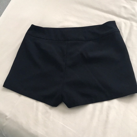 Guess skort🖤🖤 - Picture 4 of 5